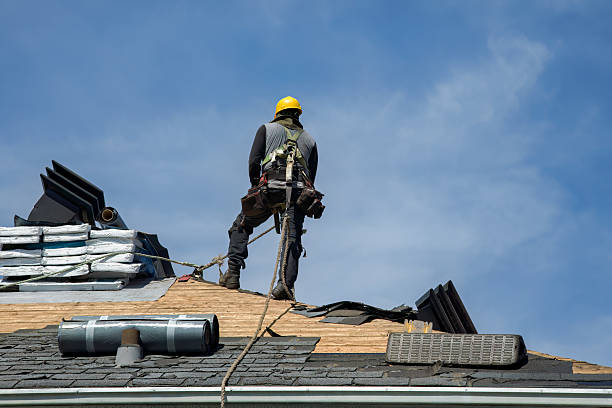 Professional Roofing technician working in Stanford, CA